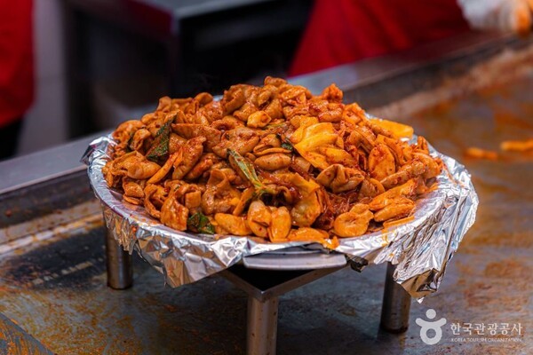 구리 전통시장 가볼 만한 곳, 다채로운 맛과 활기가 가득한 거리