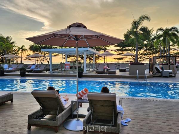 노을뷰·아트·맛집·게임까지 도파민 뿜뿜 ‘솔레어 리조트’