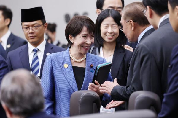 다카이치 일본 총리, 취임 후 첫 외부 회식…"당 간부들과 결속"