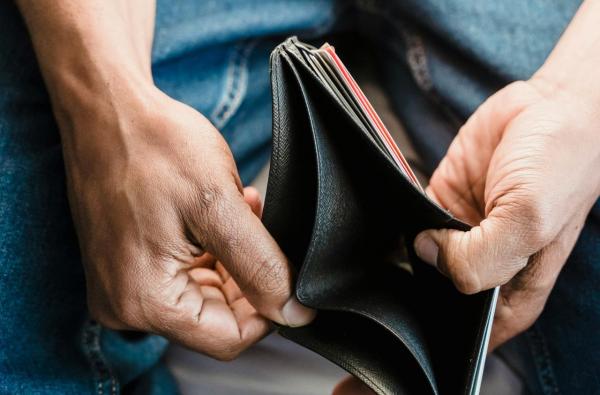 '먹고 살 걱정' 태산…음식·주거에 40% 지출, 지갑 더 얇아진 저소득층