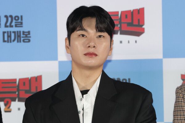 "용의자 무조건 잡을 것"…'사생활 루머' 이이경, 수상소감서 심경 고백