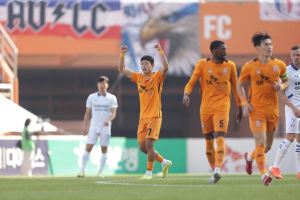 제주, 수원 잡고 K리그1 잔류 성공…수원 삼성은 또다시 눈물