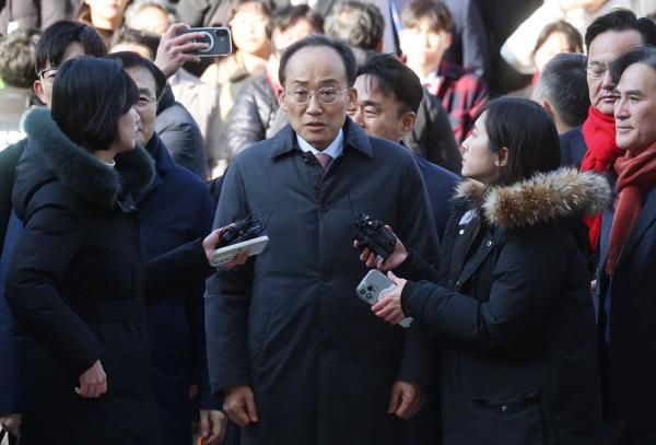 내란특검, '내란 중요임무 혐의' 추경호 불구속기소