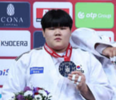 ‘여고생’ 이현지, 유도 간판 김하윤 누르고 최중량급 우승