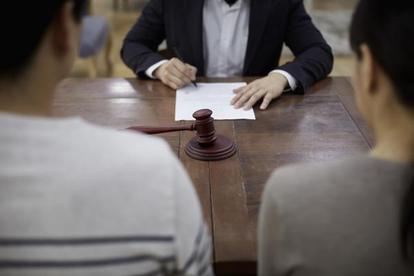 “자세 똑같아 싫다”… 암 투병 아내에게 ‘이것’ 강요한 남편의 소름돋는 조건