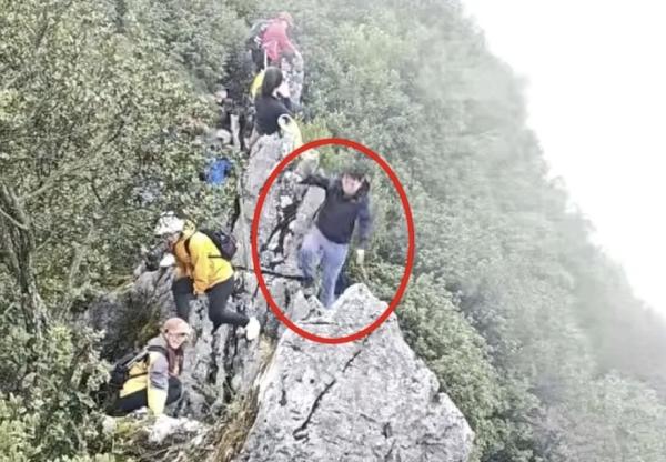 (영상)“인증샷 찍으려다” 40m 절벽서 추락 ‘아찔 상황’ 포착…설악산은 ‘SNS 삭제’ 호소