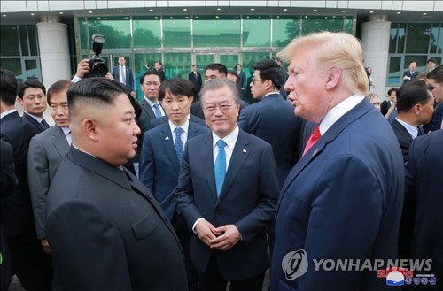 [트럼프 재집권] 文 "중단된 북미대화 재개·한반도 평화 기대"