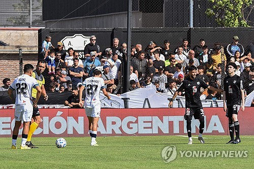 아르헨티나 1부 경기 뛴 '775만' 유튜버…"축구의 완전한 수치"