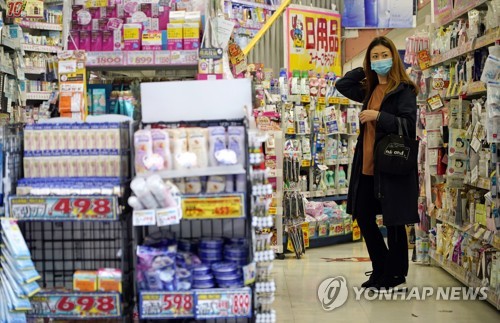 日, 약사 없는 편의점서 의약품 판매 추진…해열제 등 대상