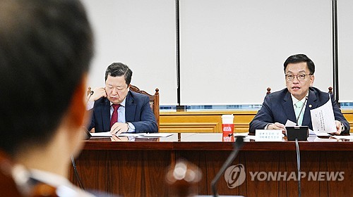 당국, 환율 구두개입…최상목 "과도한 변동성엔 적극 안정조치"