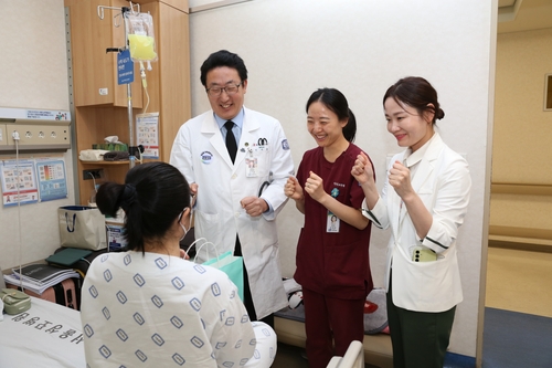 [수능] 시험 이틀 전 혈액암 진단받은 재수생, 병실서 수능 도전