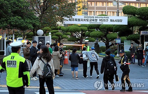 [수능] "택시 연료 부족해" 수험생 싣고 47㎞ 이동한 순찰차(종합)