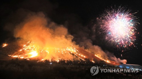 제주도의회, 들불축제 조례안 재의 요구 접수…10일 내 표결