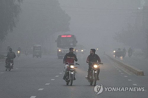 파키스탄서 공기오염에 매일 7만명 병원行…"210만명 치료"