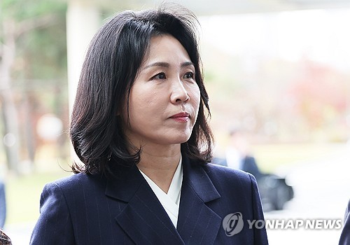 김혜경, '공직선거법 위반' 선고 공판 출석…질문에 '묵묵부답'