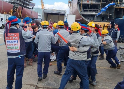 사내 천막농성장 설치 놓고 충돌…한화오션-하청노조, 책임 공방