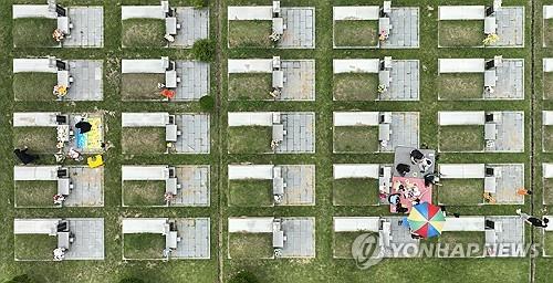 "망인에 안식 주려고"…묘지에 불 지르려 한 50대 징역형 집유