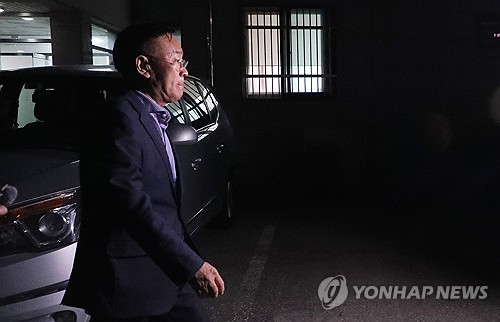 경찰, 김진하 양양군수 수사 확대…부인도 금품 수수 정황