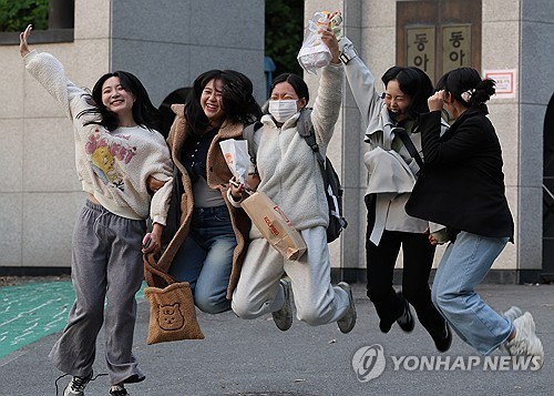 [수능] "오늘은 다 잊고 쉴래요"…시험 마친 수험생들 후련·아쉬움