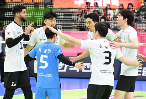 프로배구 현대캐피탈, 복귀한 황승빈 앞세워 한전에 3-0 완승