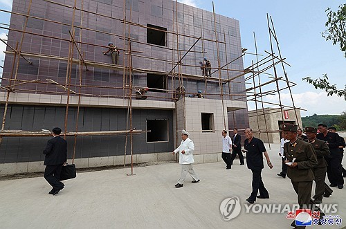 김정은, 황해도 지방공장 건설현장 시찰…"완공 동시에 가동"