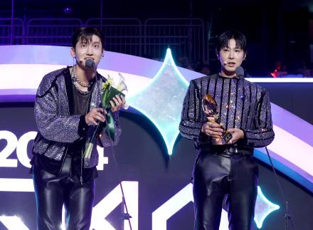 ‘20주년’ 동방신기, 케이팝 레전더리 아티스트 수상 “긴 시간 함께해주셔서 감사” [2024 KGMA]