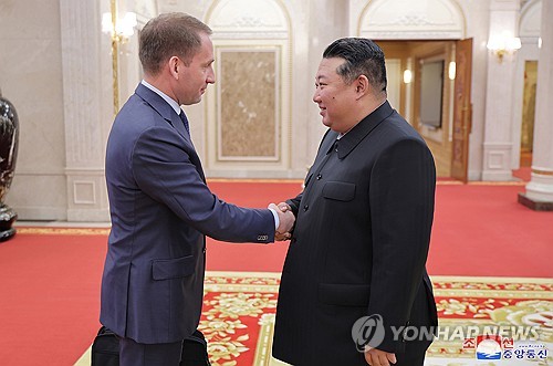 김정은, 러 정부대표단장 접견…"북러 교류협조 다각적 촉진"(종합)