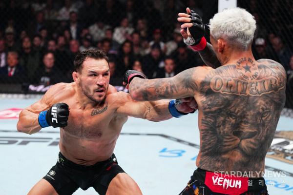 Michael Chandler vs Charles Oliveira ⓒUFC
