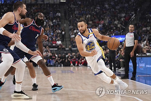 커리 3점포 6방에도…NBA 골든스테이트, 클리퍼스에 3점 차 패배