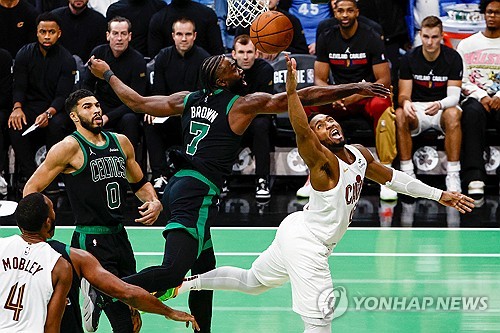 NBA 클리블랜드 연승 15경기서 끝…디펜딩 챔프 보스턴에 패배