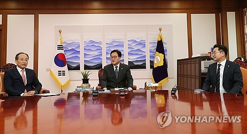 헌법재판관 추천 여야 힘겨루기…이종석 이완규 정계선 김성주 거론