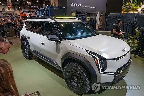 기아, LA오토쇼서 'EV9 GT' 공개…전·후륜 모터로 최고 508마력