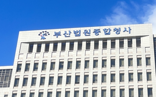 오피스텔서 추락사한 여성 스토킹 혐의 20대 항소심서 감형