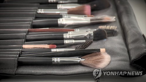 '화장 필수에 안경 금지'…인천 모 대학 수업서 복장 규제 논란