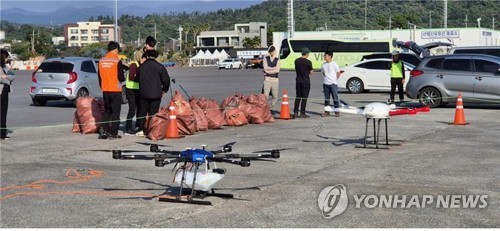 제주 해양쓰레기 수거에도 드론 활용…쓰레기 210㎏ 운송