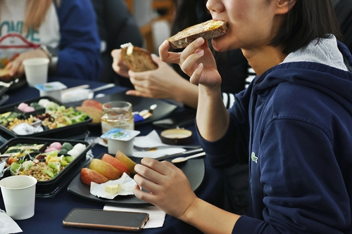 [사진톡톡] 슬로베니아 아침밥·야구 꿈나무 박석현·대북 전단