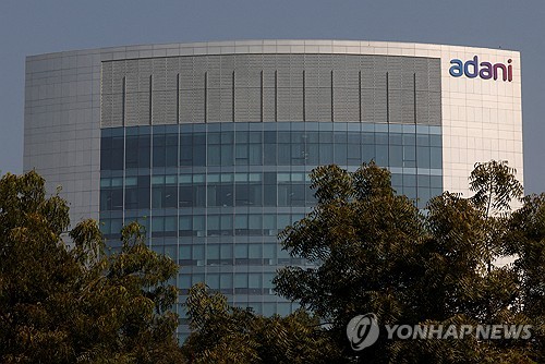 '수장 피소' 印 아다니그룹 37조 증발 하루만에 주가 급반등