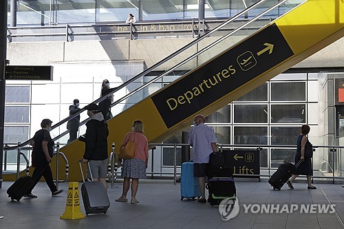 런던 개트윅공항서 승객 대피…폭발물처리팀 출동