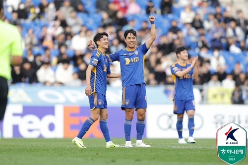 울산, 우승 파티서 4-2 완승…박주영 결승골 돕고 쐐기골 폭발