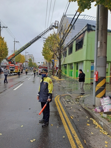 경북 포항 상가 화재 2시간 만에 진화…5억원 재산 피해