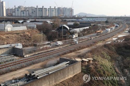 경기북부 '추억의 교외선' 내달말 운행 재개…"한달 요금 1천원"