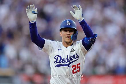 'NLCS MVP'이자 WS 우승 감초…한국계 에드먼, 다저스와 연장 계약 논의