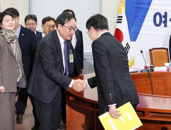 여야의정 협의체, 의대 증원 문제 입장차 여전…의료개혁특위·의평원 일부 접점