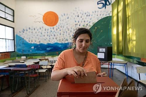 우루과이 대선 결선 투표…여야 후보 막판까지 오차범위 접전