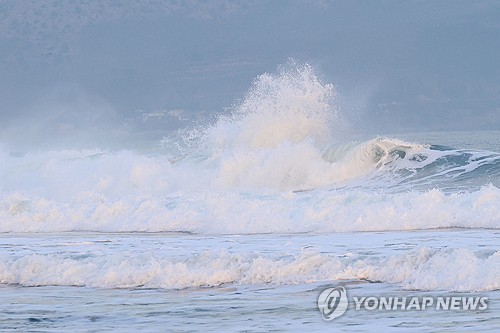 속초해경, 연안 안전사고 '주의보' 발령…해안가 접근 주의