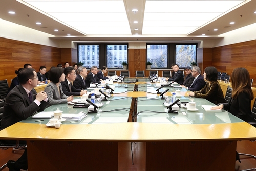 中통상대표, '美반도체 추가규제' 앞두고 엔비디아 경영자 접견