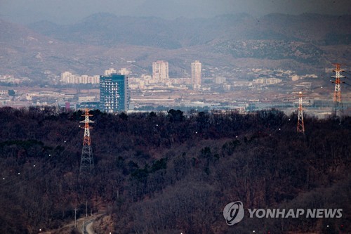 北, 남측이 세운 개성공단 전력공급용 송전탑도 철거 착수