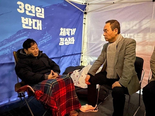 '단식' 박창범 찾은 강신욱…"이기흥 3선 저지 공동 목표 확인"