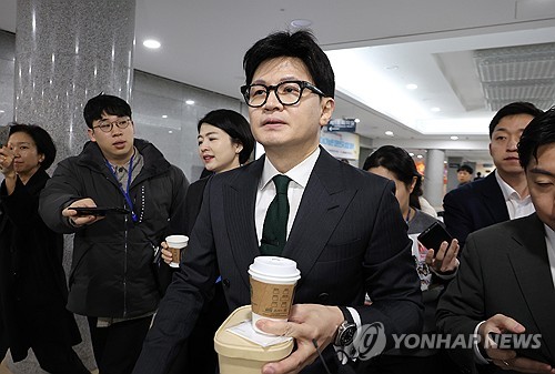 경찰, '한동훈 댓글팀 의혹' 고발인 소환…본격 조사