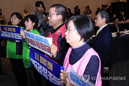 '급식 대신 빵 먹나' 학교 급식 노동자 내달 6일 파업 가능성